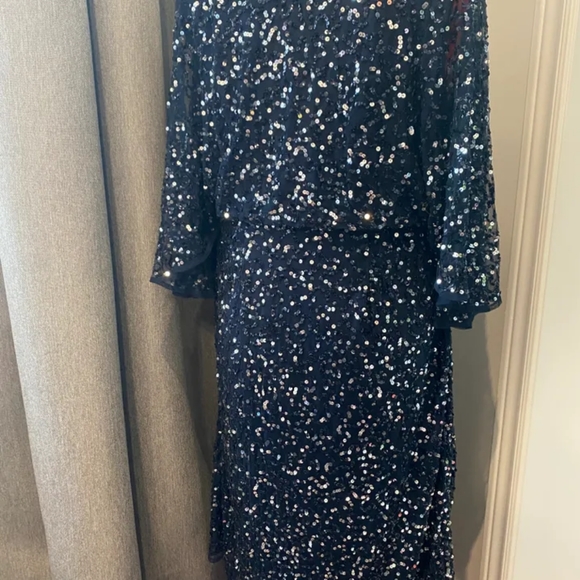 Maya Deluxe Curve delicate sequin wrap midi pencil dress in navy - Picture 3 of 8